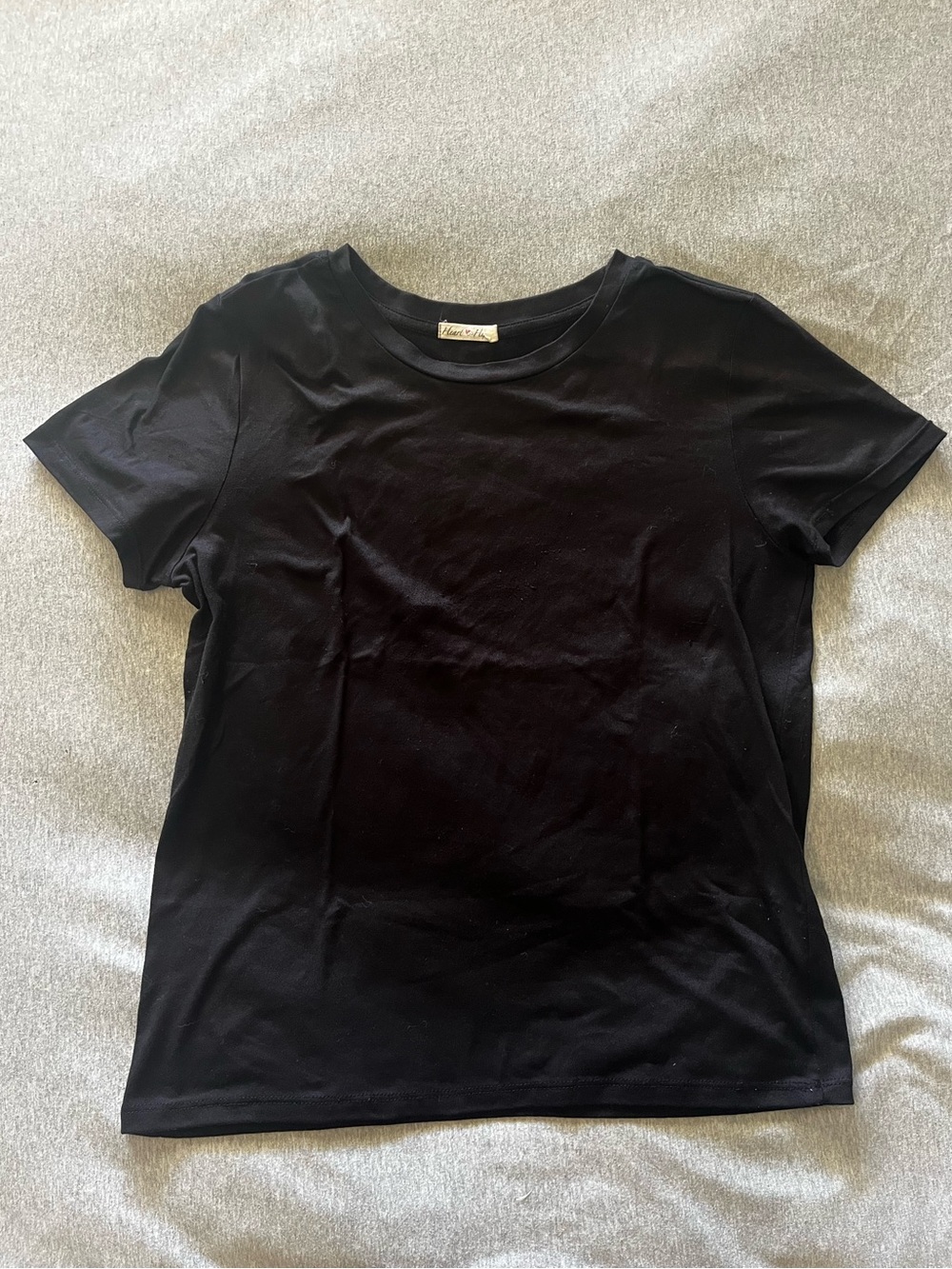 Super Soft Heart Hips Black Short Sleeve Crewneck Tee (Large)
